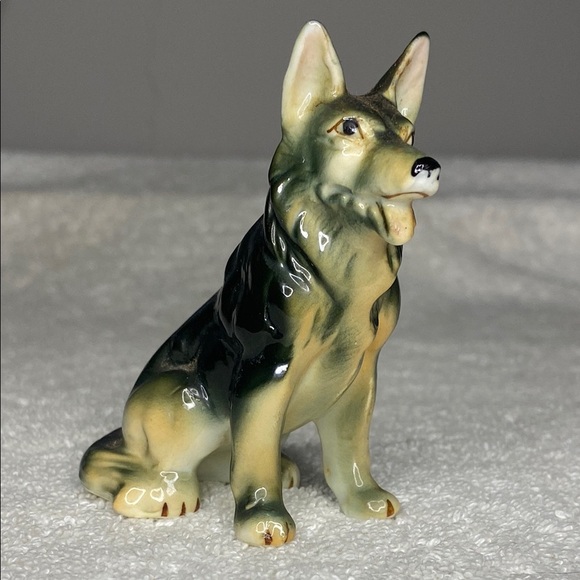 Vintage German Shepard Figurine with Black and Tan Coloring NO CHIPS (3.5in) - Picture 1 of 5
